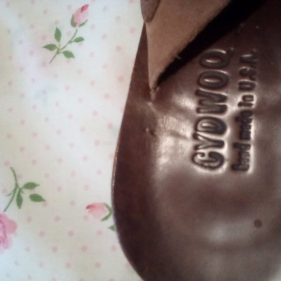 Cydwoq leather sandals - Picture 2 of 3